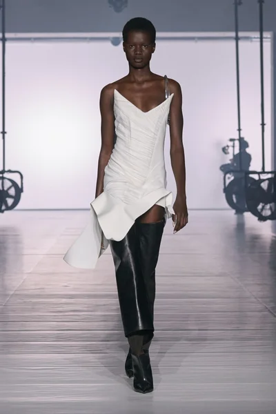 Look 10